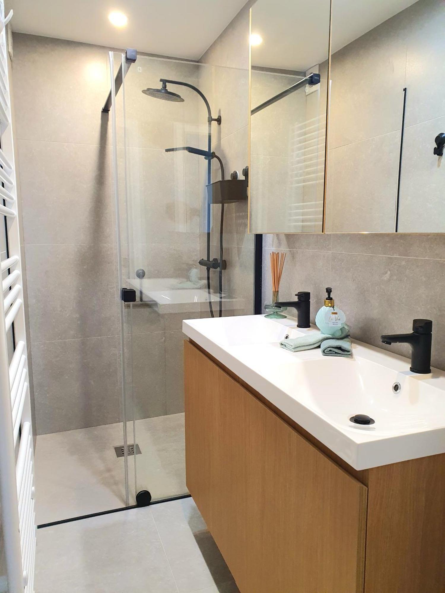 Skaai Five - Newly Renovated 2 Bedrooms Apartment Остенде Экстерьер фото
